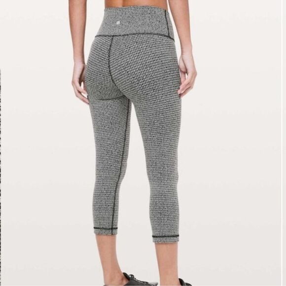 Lululemon Wunder Under Crop Teeny Tooth Black White Leggings Size 8 - Picture 1 of 9